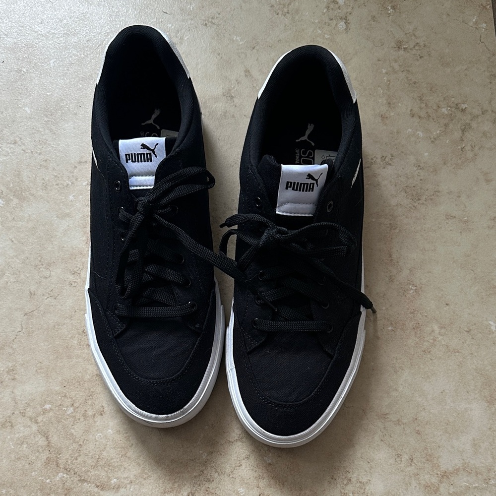 Puma Men's Black and White Sneakers